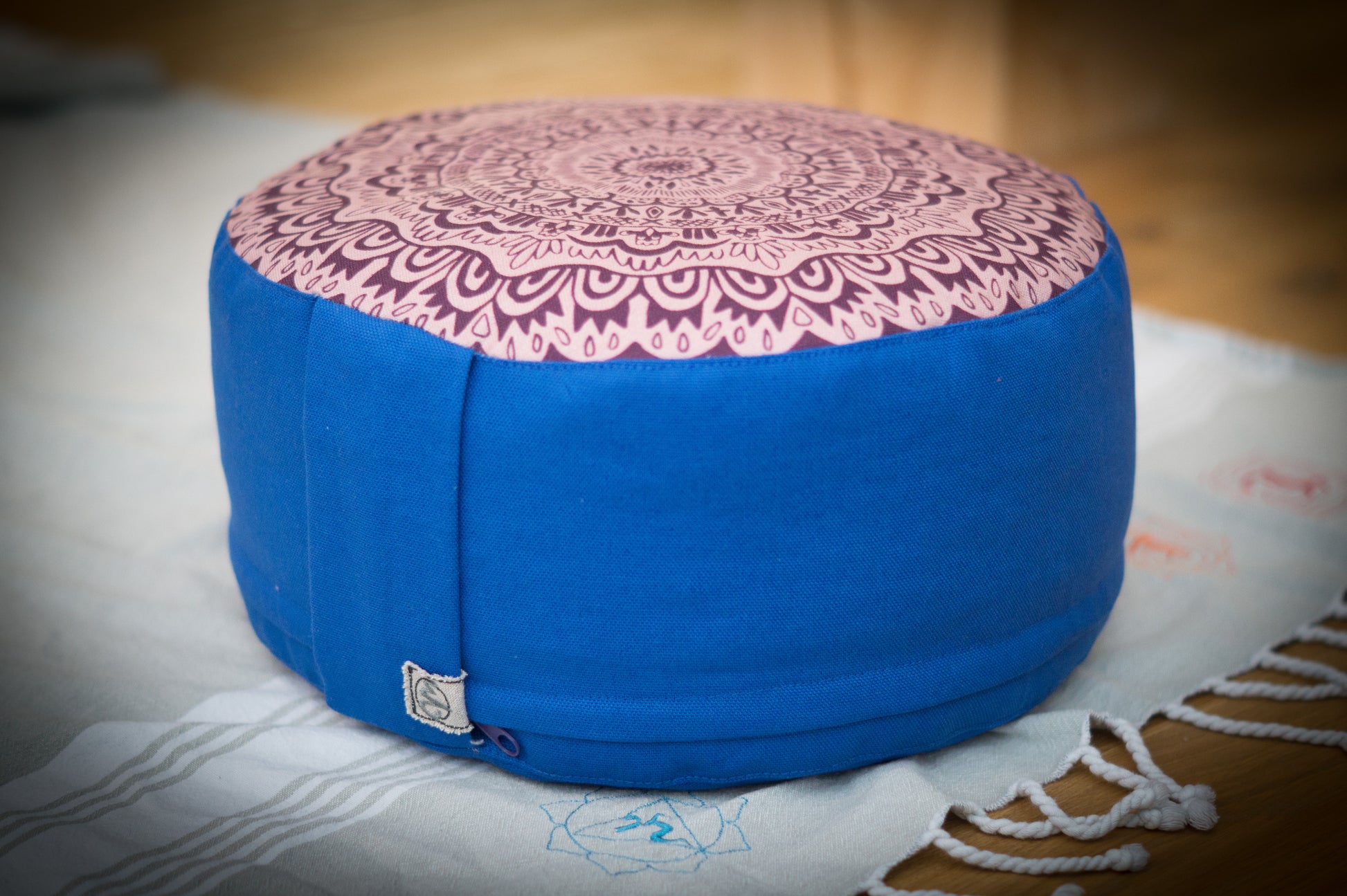 rundes Meditationskissen Mandala Yogakissen blau